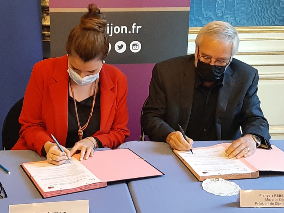 Marlène Schiappa, ministre déléguée à la citoyenneté, et François Rebsamen, maire de Dijon